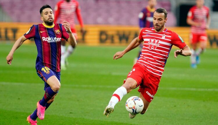 Roberto Soldado y Jordi Alba en un FC Barcelona - Granada CF