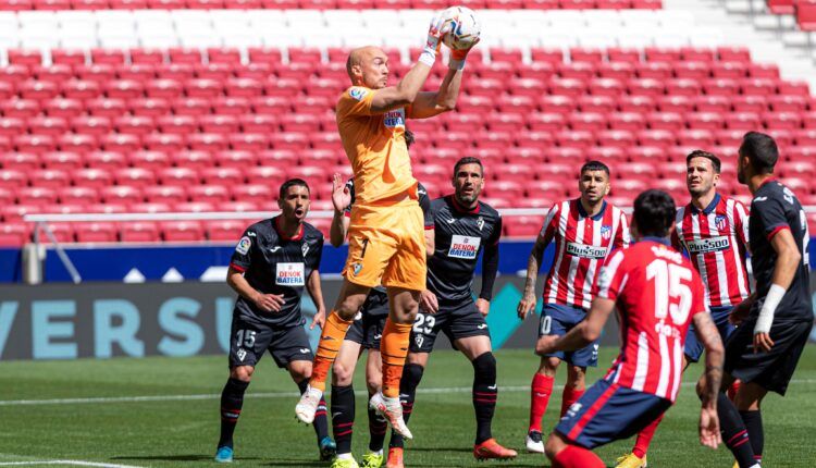 Dmitrovic en un Atlético-Eibar