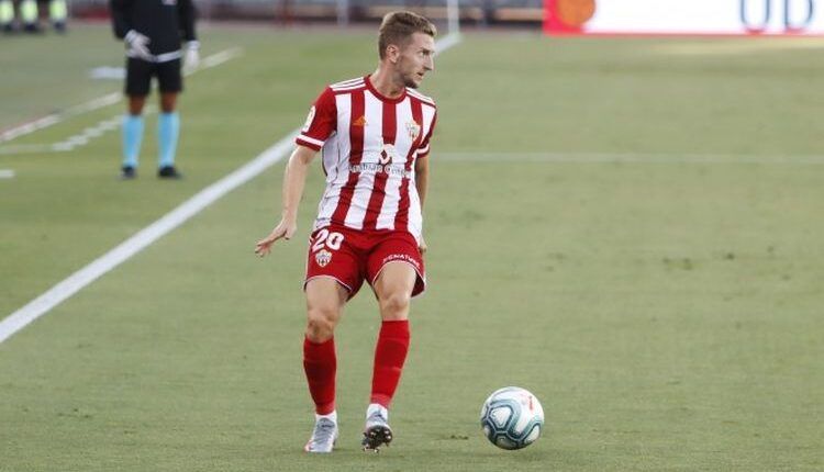 Iván Baillu en un partido con la UD Almería