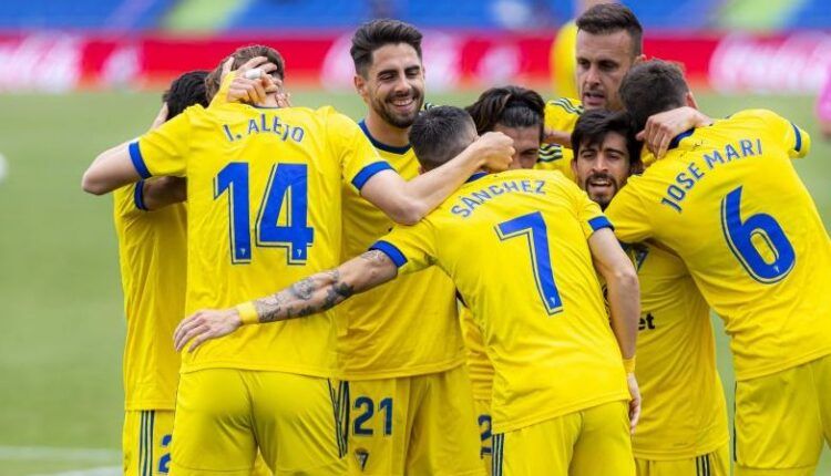 El Cádiz celebra el gol en el Coliseum