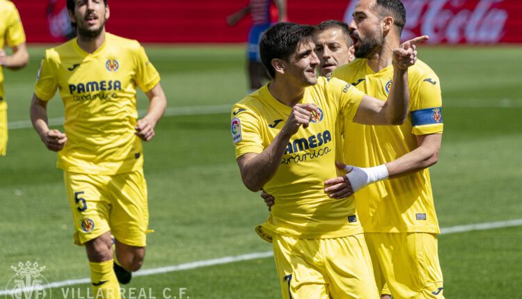 Gerard Moreno celebra uno de los goles en Los Cármenes