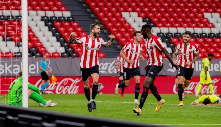 Iñigo Martínez celebra el 2-1