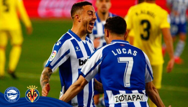 Joselu celebra un gol con Lucas Pérez