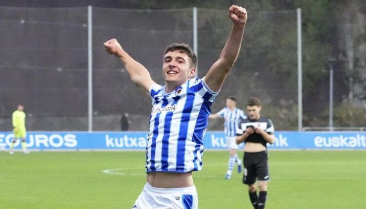 Jon Karrikaburu celebra su gol al Tudelano