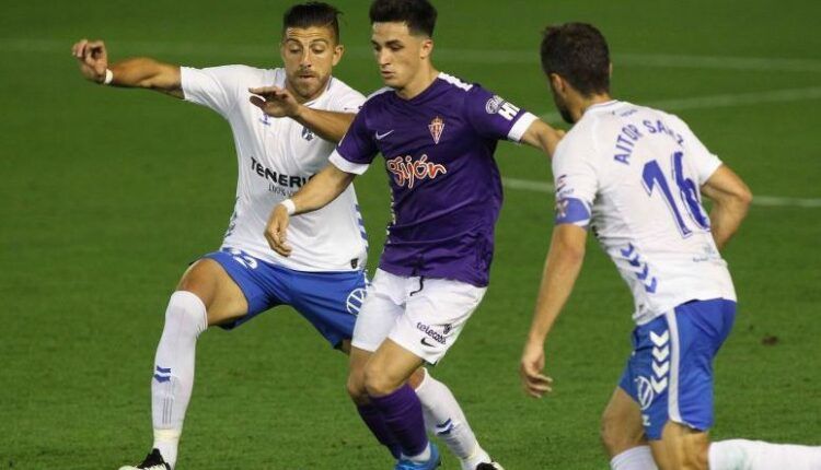 Manu García en un partido frente al Tenerife