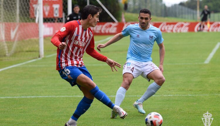 Javi Mecerreyes en un Sporting B - Pontevedra