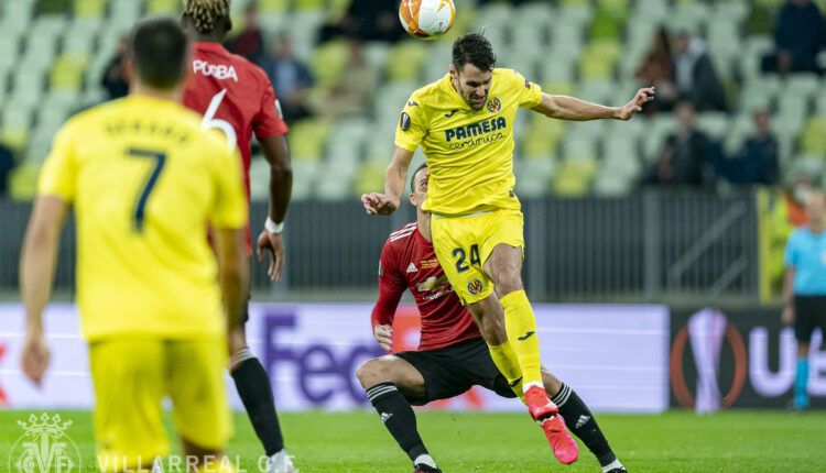 Alfonso Pedraza ganando una disputa en el partido