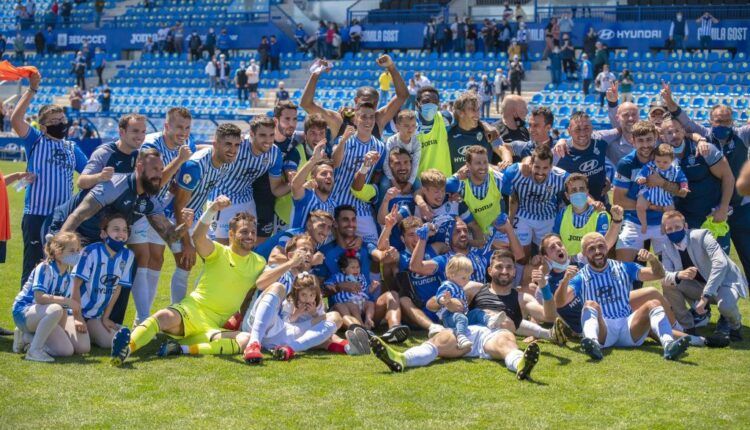 Atlético Baleares celebrando el entrar a la Primera RFEF