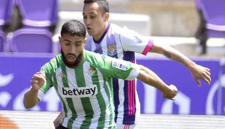 Fekir conduce un balón ante Orellana en un Valladolid-Betis