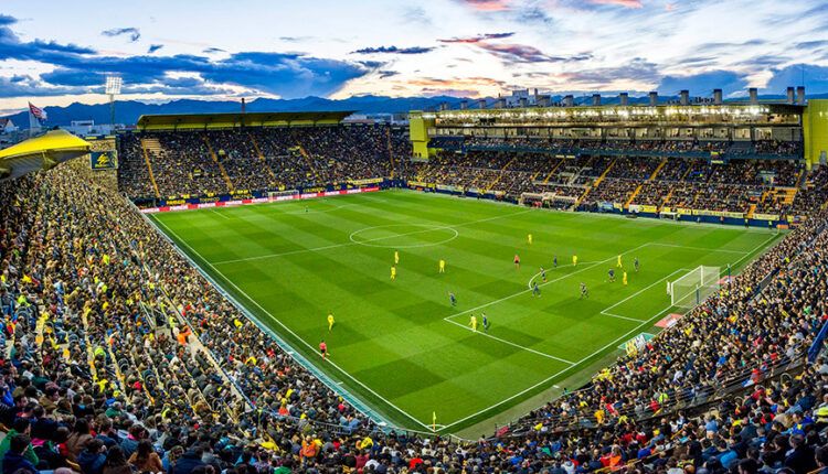 Estadio de La Cerámica. Gradas llenas