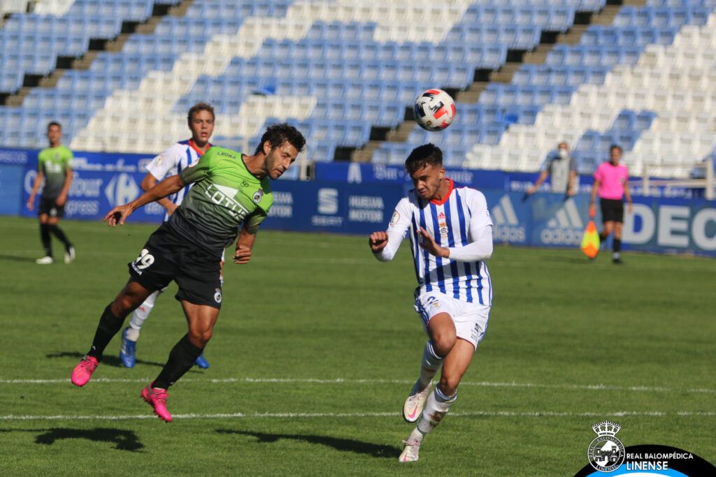 Antonio Leal en un partido con el Recre