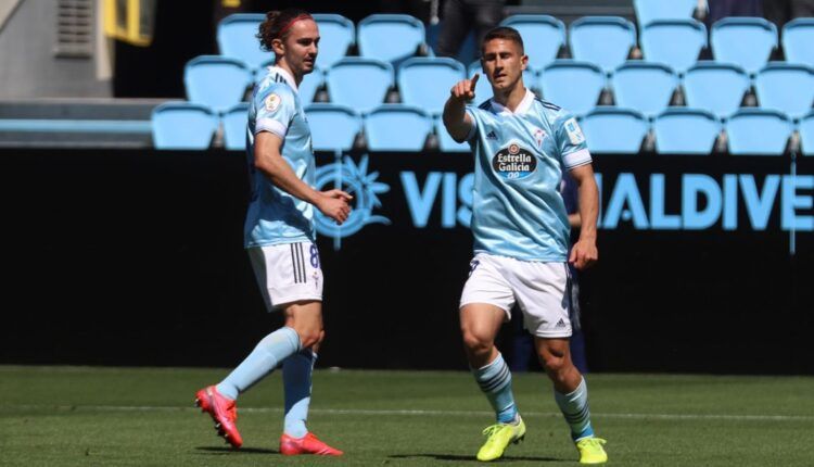 Manu Justo celebra un gol con el filial celtiña