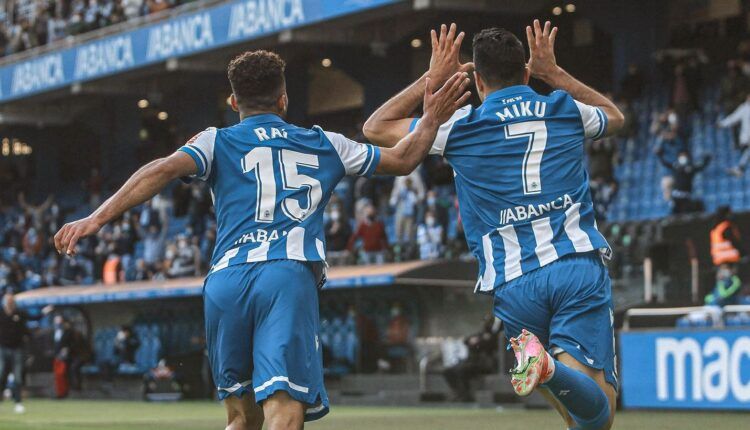 Miku y Raí celebran un gol del Dépor