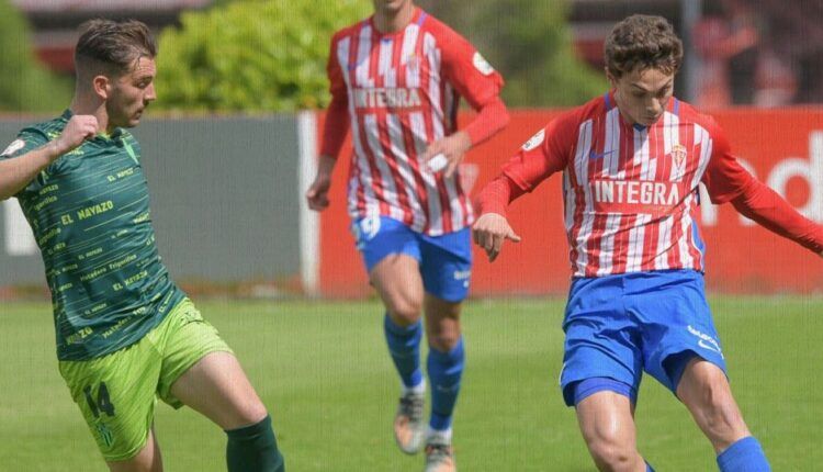 Pelayo Pérez en un Sporting 'B' - Guijuelo