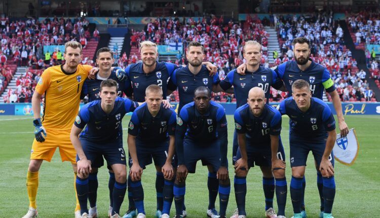 Once titular de Finlandia contra Dinamarca. | Foto: UEFA