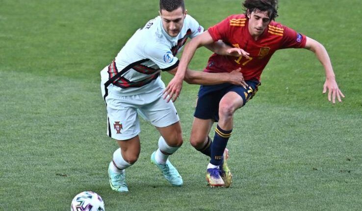 Bryan Gil con Diogo Dalot en el España-Portugal de la Euro U21