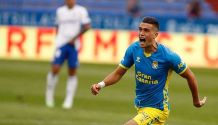 Edu Espiau celebrando un gol en La Romareda