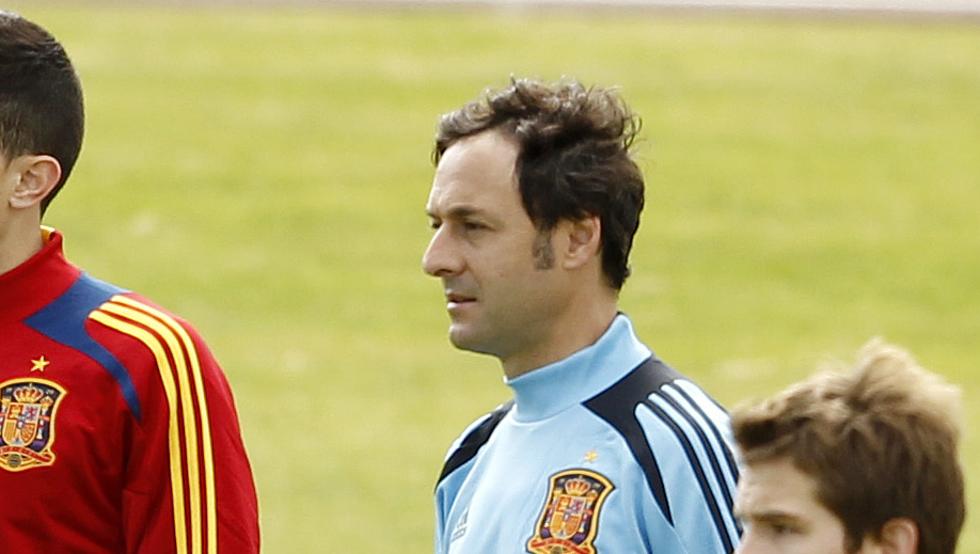 Santi Denia en un entrenamiento con la sub19