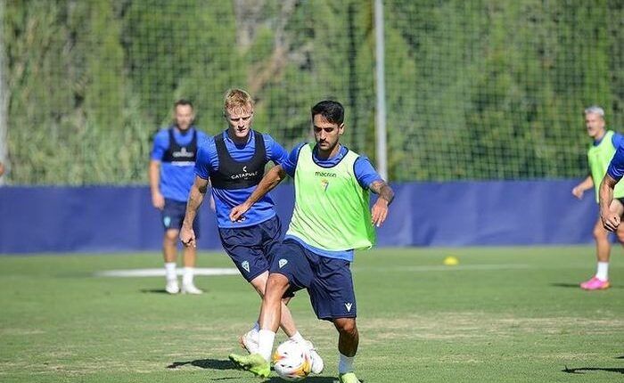 Iván Chapela entrenando con el primer equipo cadista