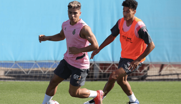 Nico Melamed en un entrenamiento del Espanyol