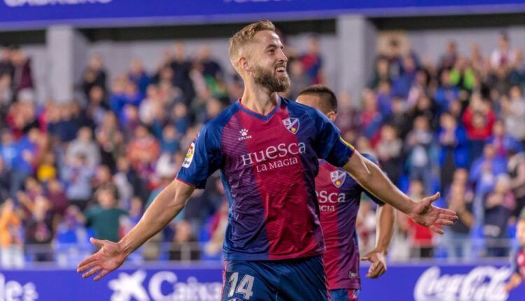 Jorge Pulido celebrando un gol con el Huesca