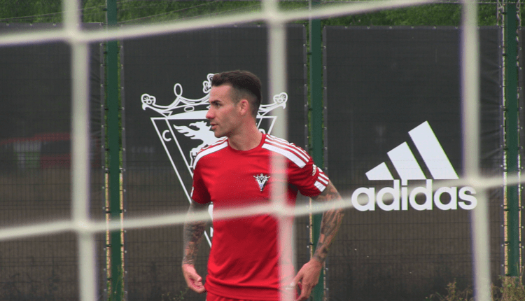 Simón Moreno en un entrenamiento en el anexo de Anduva