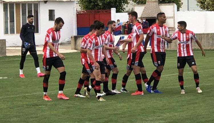 Jugadores de la UD Logroñés celebran un gol en pretemporada