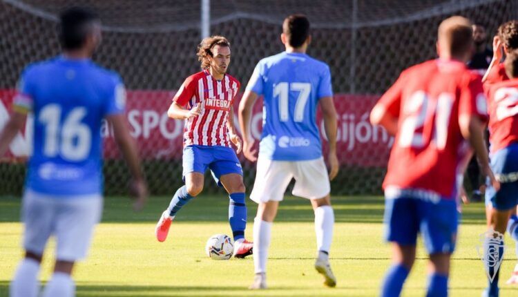 Pelayo Suárez en un partido con el filial