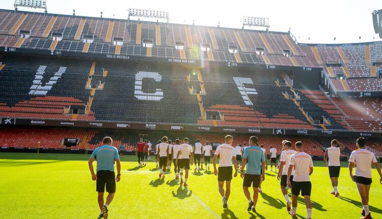 El Valencia CF se ha ejercitado esta mañana en Mestalla en la víspera del partido frente al Real Madrid| Valencia CFl