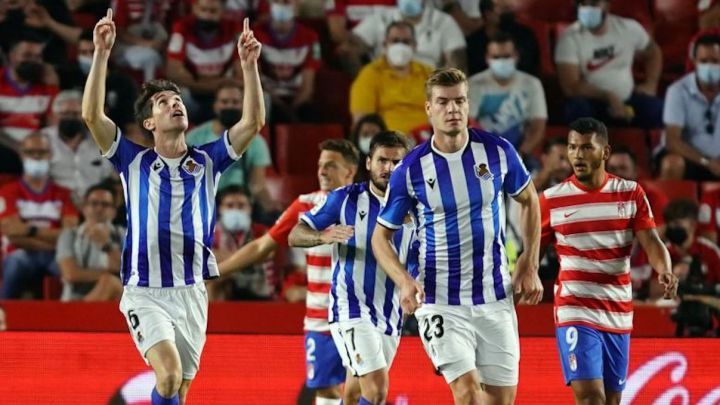 Elustondo celebra un gol con la Real Sociedad