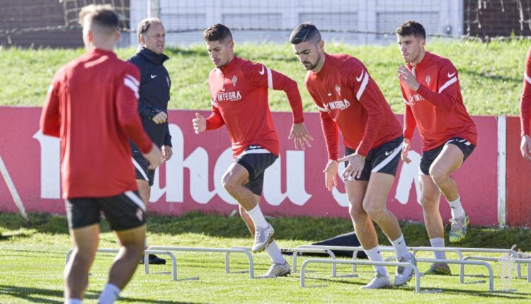 Berto González, Borja López y Nacho Méndez en un entrenamiento del Sporting