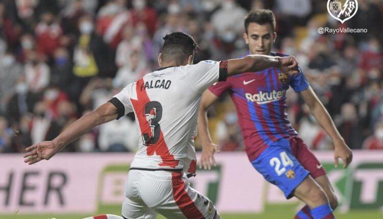 Falcao con Eric García en un Rayo - Barça