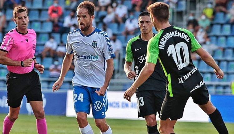 Míchel Herrero en el partido frente al Sporting de la jornada 2