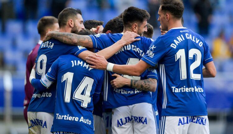 El Real Oviedo celebra un gol