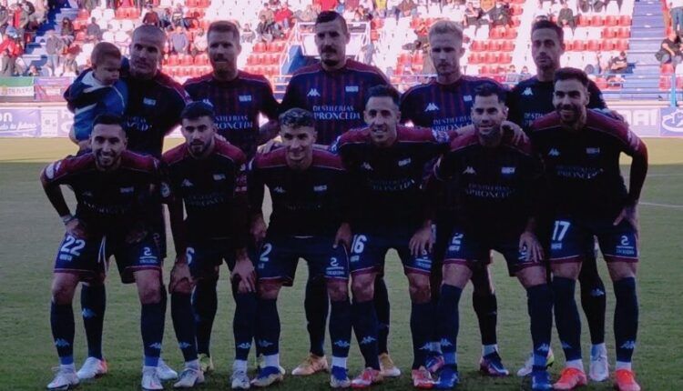 Once inicial del Extremadura en el último partido frente al DUX Internacional de Madrid