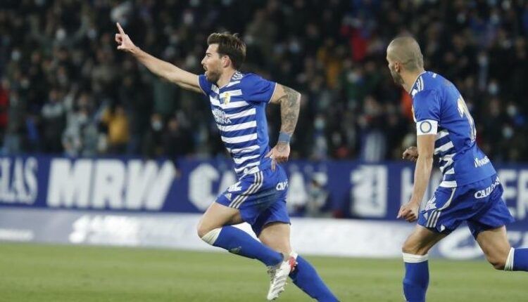 Sergi Enrich celebra un gol con la Ponferradina