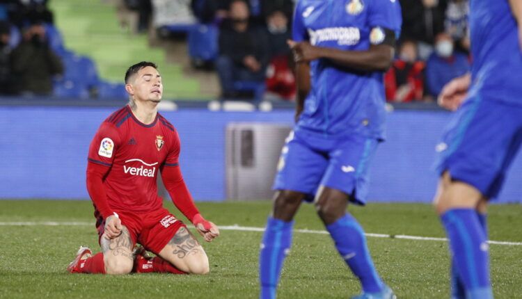 Chimy Ávila se lamenta después de chutar fuera | Foto: @CAOsasuna