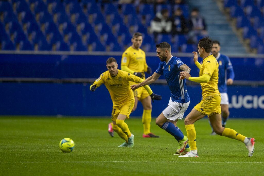 Borja Bastón con el Real Oviedo