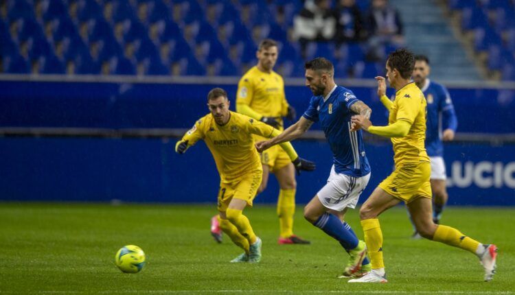 Borja Bastón con el Real Oviedo