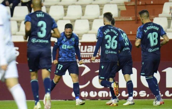 Florin Andone celebrando su único gol con el Cádiz