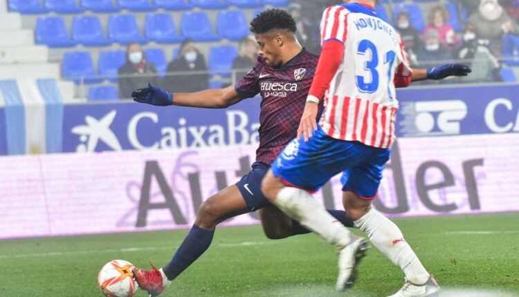 Carlos Kevin en un duelo copero entre Huesca y Girona