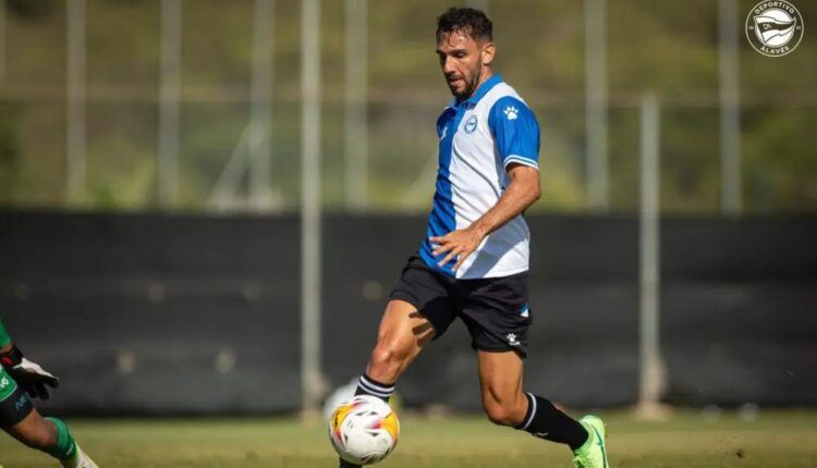 Iván Martín en un partido de pretemporada con el Alavés