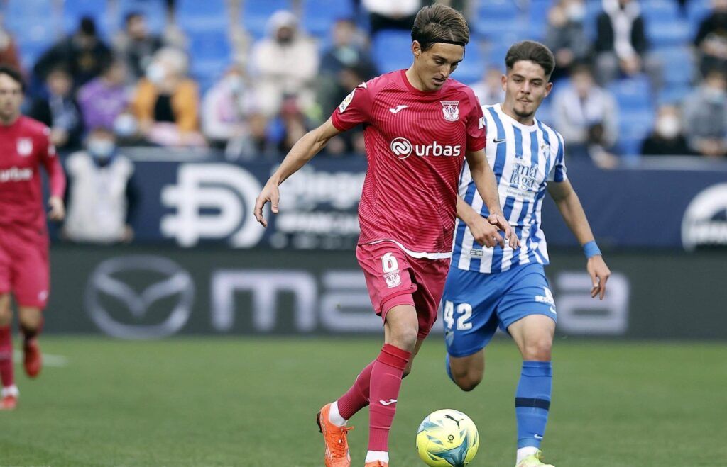 Sergio González conduce el balón en un Málaga-Leganés