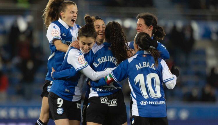 Las Gloriosas celebrando un gol