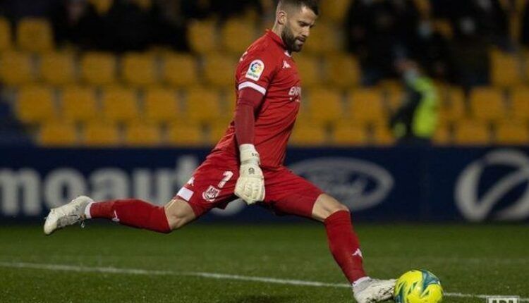 Dani Jiménez en un partido con el Alcorcón