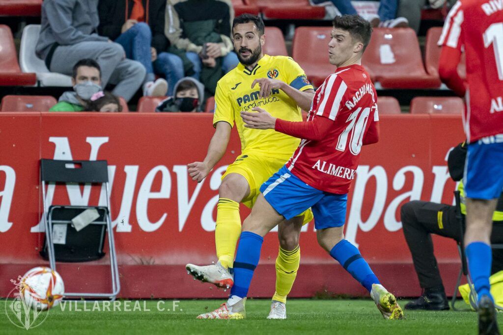 Mario Gaspar y Nacho Méndez en un Sporting-Villarreal