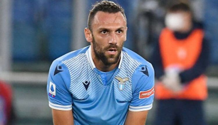 Vedat Muriqi en un partido con el conjunto romano de la SS Lazio