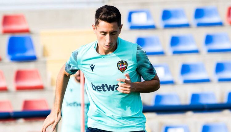 Pablo Martínez en un entrenamiento con el Levante