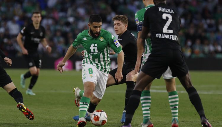 Fekir frente al Eintracht