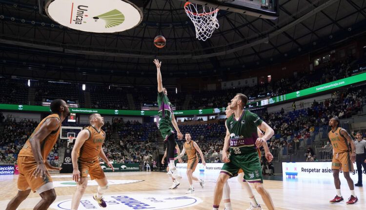 Bomba de Brizuela en el Unicaja - Coosur Real Betis